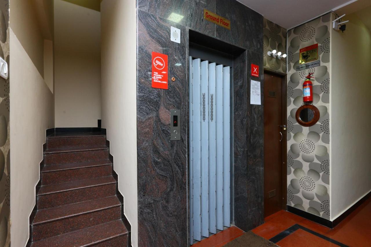 Oyo 8410 Rajeswari Tower Hotel Madras Buitenkant foto
