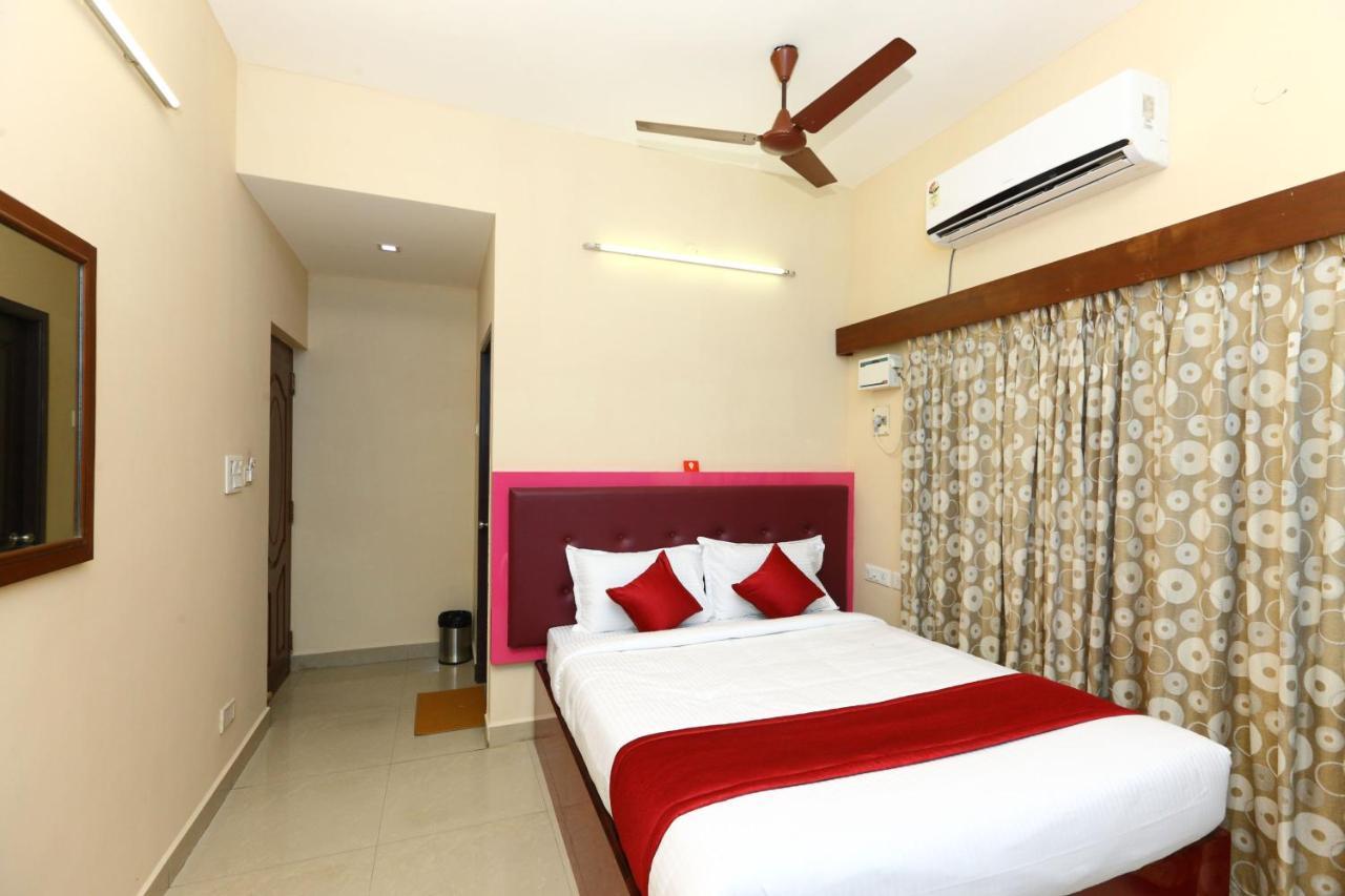 Oyo 8410 Rajeswari Tower Hotel Madras Buitenkant foto