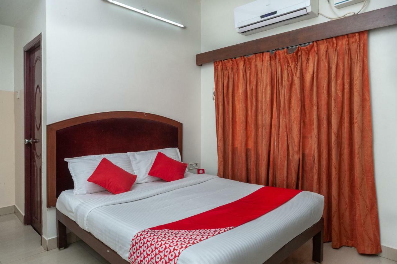 Oyo 8410 Rajeswari Tower Hotel Madras Buitenkant foto